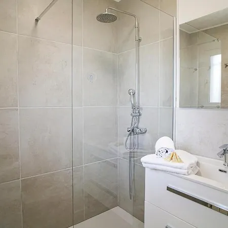 Maison Des Pics 10-12 Pers - Piscine - Vue * Benejacq